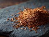 Getrocknet und bereit für Tee: rooibos